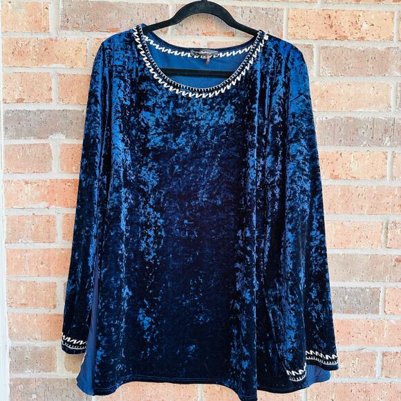 ANDREE BY UNIT Tops - Andree by Unit Velvet Embroidered Navy Blue Blouse 2X